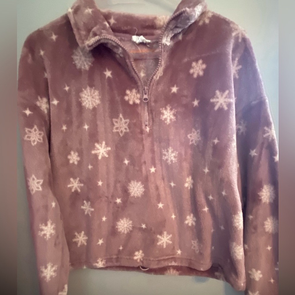 🌸❄️Coze pink rose Mauve snow flake pull over 3/4 zip up in front, very soft
